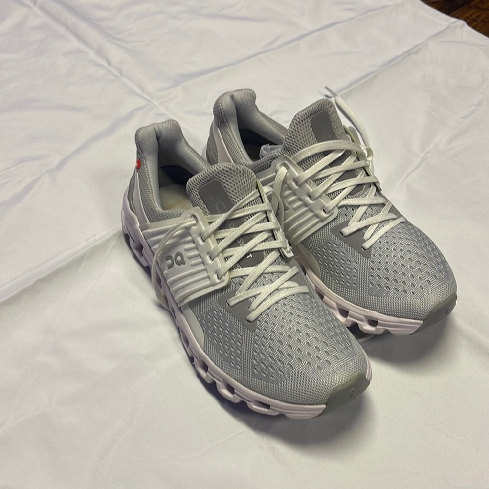 Cloudswift running shoe’s size 6.5